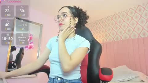 Snapshot of julieta_windsor chatting on 07-30-26, 12:26 JULIETA online show from 07-30-26, 12:26