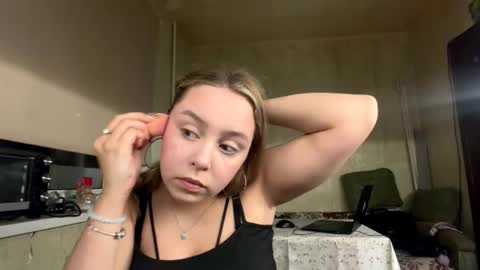 Mia online show from 11-03-25, 02:07