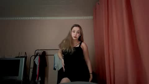 Mia online show from 12-19-25, 10:06