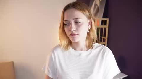 Mia online show from 09-09-25, 03:50