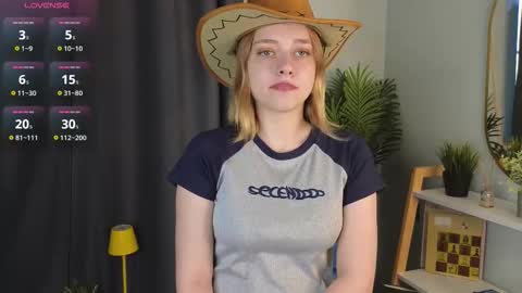 Mia online show from 10-17-25, 03:10