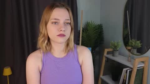 Mia online show from 10-22-25, 03:18