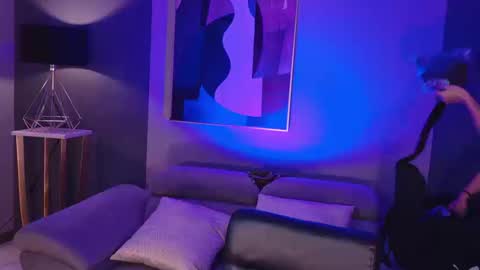 Juliette Moreau online show from 03-12-26, 08:04