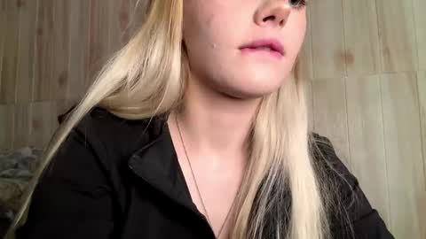 Snapshot of juligwartney chatting on 06-08-26, 03:12 Malin online show from 06-08-26, 03:12