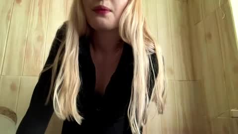Snapshot of juligwartney chatting on 06-09-26, 02:28 Malin online show from 06-09-26, 02:28