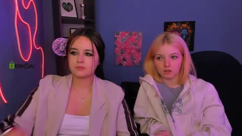 julie online show from 04-30-26, 01:17