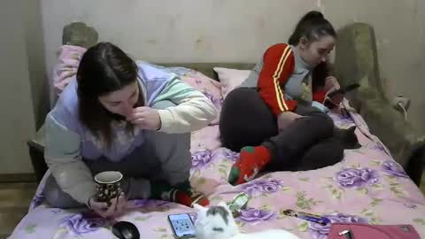 Snapshot of juliya_katie chatting on 12-28-24, 07:22 Juliya Katie online show from 12-28-24, 07:22