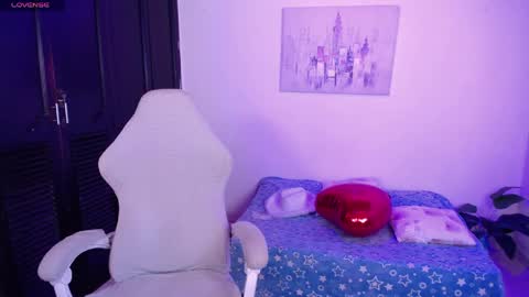 Snapshot of jully_dreams chatting on 04-09-26, 06:35 July online show from 04-09-26, 06:35