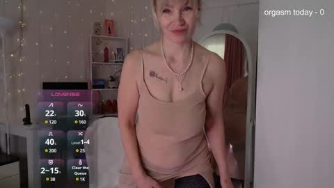 Snapshot of julvilnet chatting on 02-27-25, 05:24 Julia online show from 02-27-25, 05:24