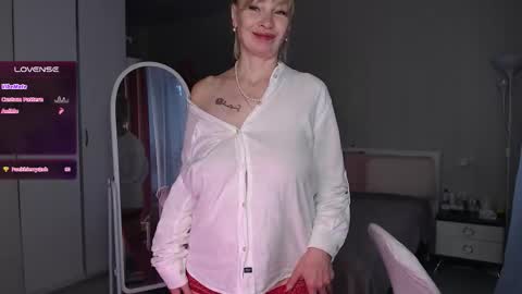 Snapshot of julvilnet chatting on 11-06-25, 05:52 Julia online show from 11-06-25, 05:52