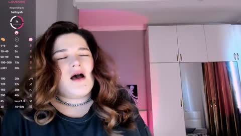 Snapshot of july_slowdive chatting on 01-28-25, 11:17 Julie online show from 01-28-25, 11:17