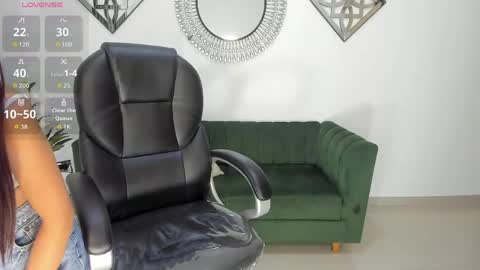 Snapshot of julyy_adams chatting on 04-22-26, 04:59 July Adams online show from 04-22-26, 04:59
