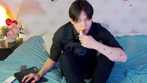 Snapshot of just_gay_ chatting on 02-19-25, 07:38 just_gay_ online show from 02-19-25, 07:38