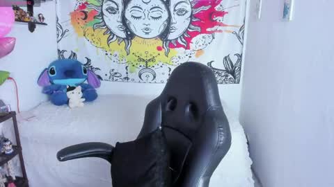 Sofia online show from 04-13-26, 05:07