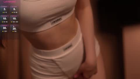 Snapshot of justbarbie_new_ chatting on 02-27-25, 09:14 Katarina online show from 02-27-25, 09:14