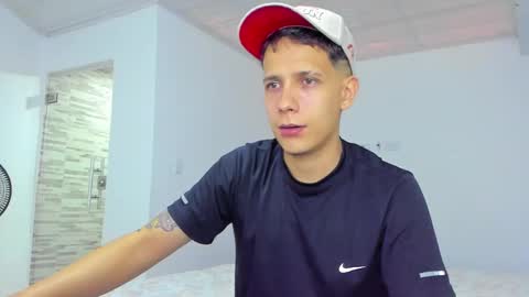 Snapshot of justin_biker chatting on 09-30-25, 02:44 justin_biker online show from 09-30-25, 02:44