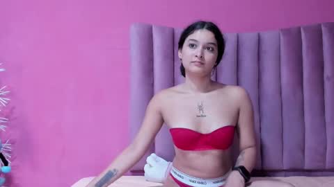 Snapshot of justin_jazmin chatting on 02-18-25, 12:04 JUSTIN Y JAZMIN online show from 02-18-25, 12:04