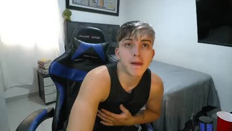 Snapshot of justin_trevor chatting on 04-29-26, 09:54 Justin trevor online show from 04-29-26, 09:54