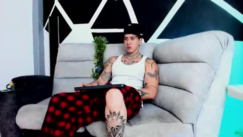 justinfuller_31 online show from 10-23-25, 04:17