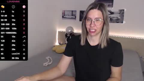 Julie online show from 09-10-25, 04:12