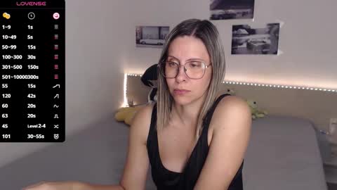 Julie online show from 09-23-25, 04:21