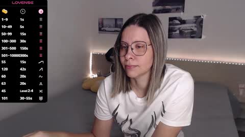 Julie online show from 10-06-25, 03:48