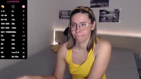 Julie online show from 10-08-25, 03:59