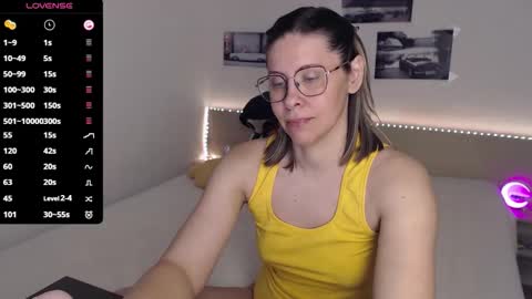 Julie online show from 04-09-26, 04:12