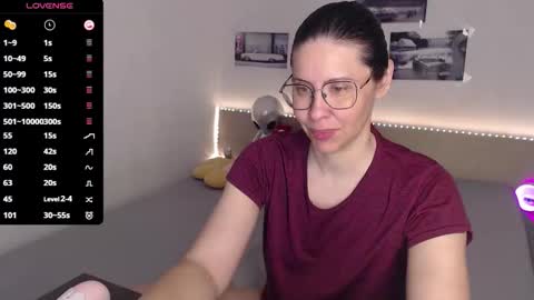 Snapshot of justmexy7 chatting on 05-10-26, 04:06 Julie online show from 05-10-26, 04:06