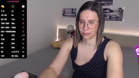 Snapshot of justmexy7 chatting on 05-12-26, 04:09 Julie online show from 05-12-26, 04:09