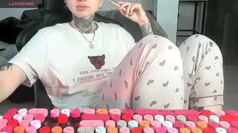 Alice online show from 04-25-26, 07:33