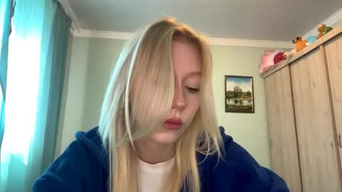 Mia 1st day here online show from 06-01-26, 12:07