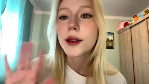 Mia 1st day here online show from 06-02-26, 12:07