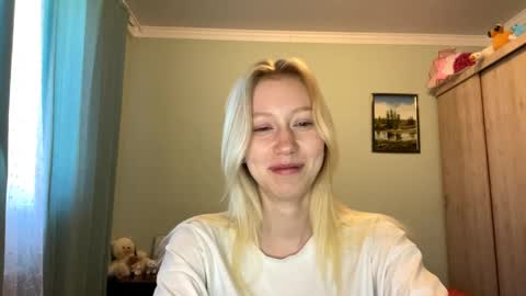 Mia 1st day here online show from 06-05-26, 06:20