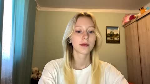 Mia 1st day here online show from 06-05-26, 06:52