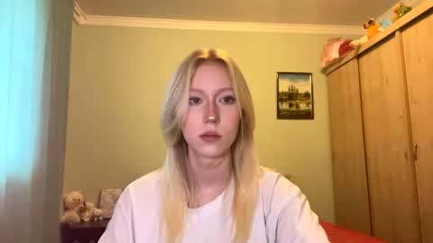 Mia 1st day here online show from 06-12-26, 12:59