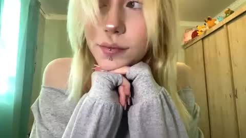 Mia 1st day here online show from 06-27-26, 02:12
