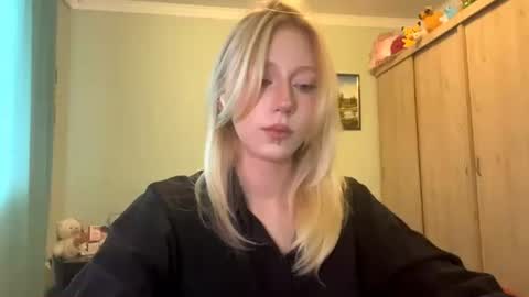 Mia 1st day here online show from 06-29-26, 02:28