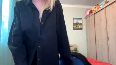 Mia 1st day here online show from 07-01-26, 02:29