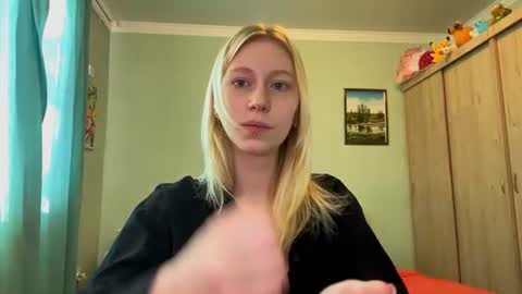 Mia 1st day here online show from 07-04-26, 02:12