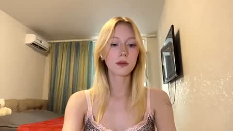 Mia 1st day here online show from 07-05-26, 02:13