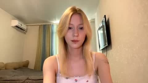 Mia 1st day here online show from 07-12-26, 12:18
