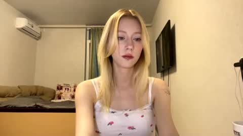 Mia 1st day here online show from 07-24-26, 04:49