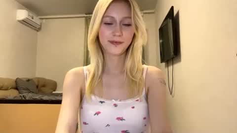 Mia 1st day here online show from 07-28-26, 06:20