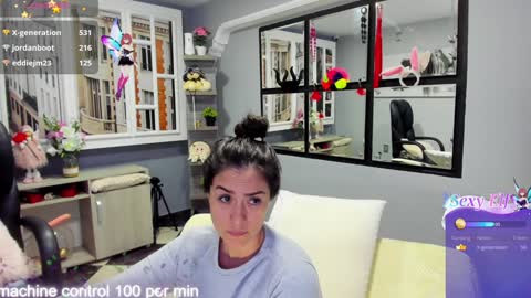 Snapshot of kagomme_h chatting on 12-18-24, 11:02 Antonella online show from 12-18-24, 11:02