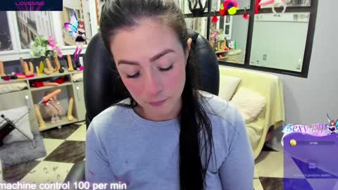 Snapshot of kagomme_h chatting on 12-23-24, 02:56 Antonella online show from 12-23-24, 02:56