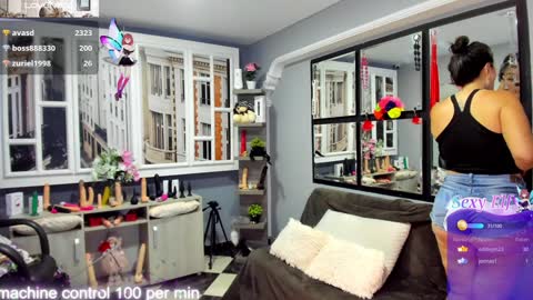 Snapshot of kagomme_h chatting on 01-29-25, 10:16 Antonella online show from 01-29-25, 10:16