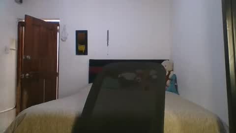 KAHELIINDEPENDENT MODEL online show from 12-04-25, 09:45