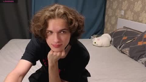 Snapshot of kai_sushi chatting on 03-05-26, 09:11 Kai online show from 03-05-26, 09:11