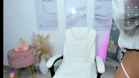 Snapshot of kaia_cam chatting on 02-19-25, 11:17    online show from 02-19-25, 11:17
